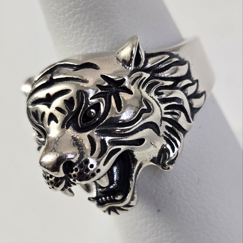 Watch Video / Sterling Silver 925 Realistic Detailed Tiger Head Ring
